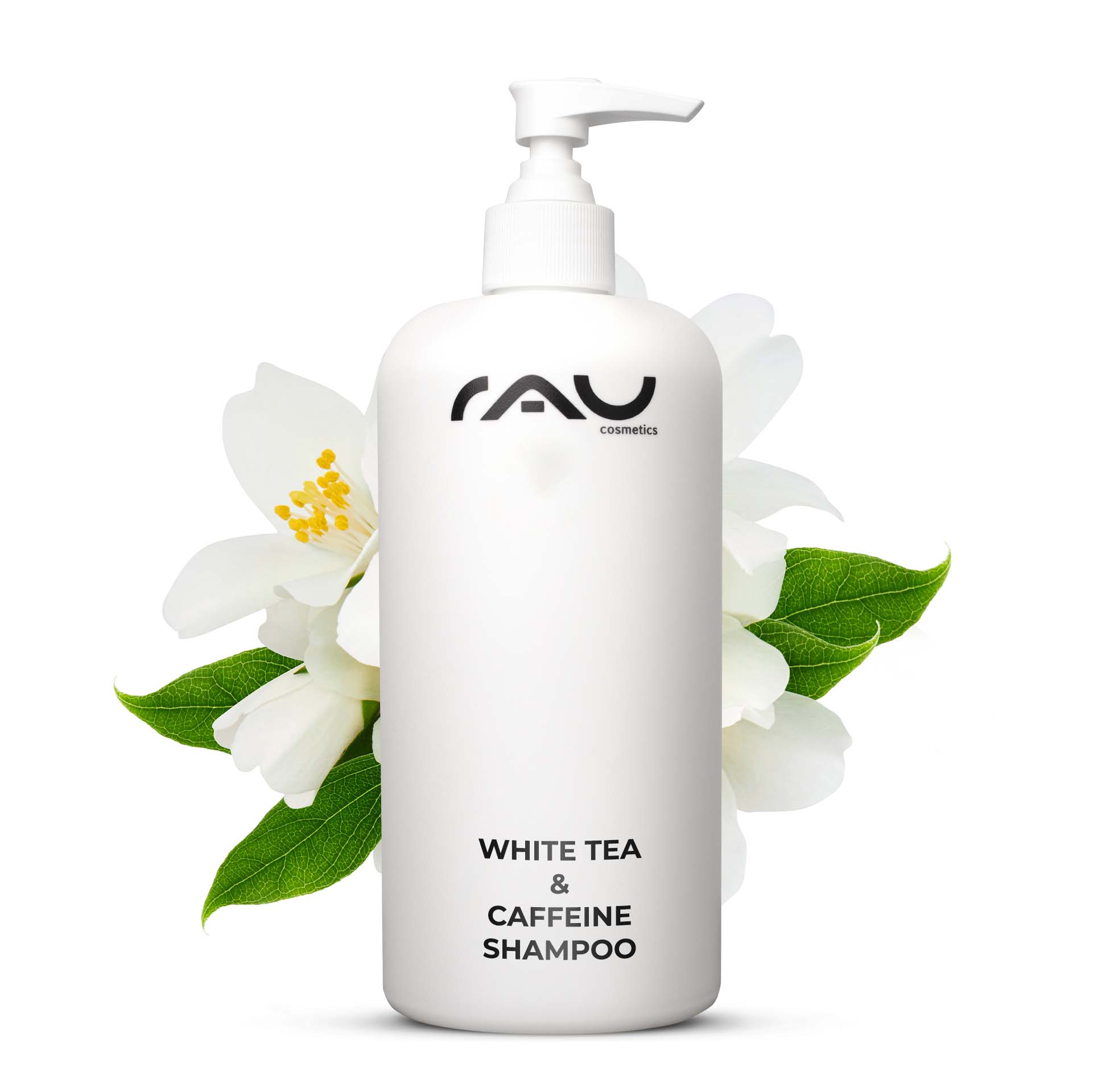 白茶咖啡因洗髮露 500 毫升  Weißes Tee- und Koffein-Shampoo von RAU Cosmetics in einer eleganten Flasche, umgeben von blühenden Pflanzen, symbolisiert intensive Pflege und Frische für gesundes, voluminöses Haar.