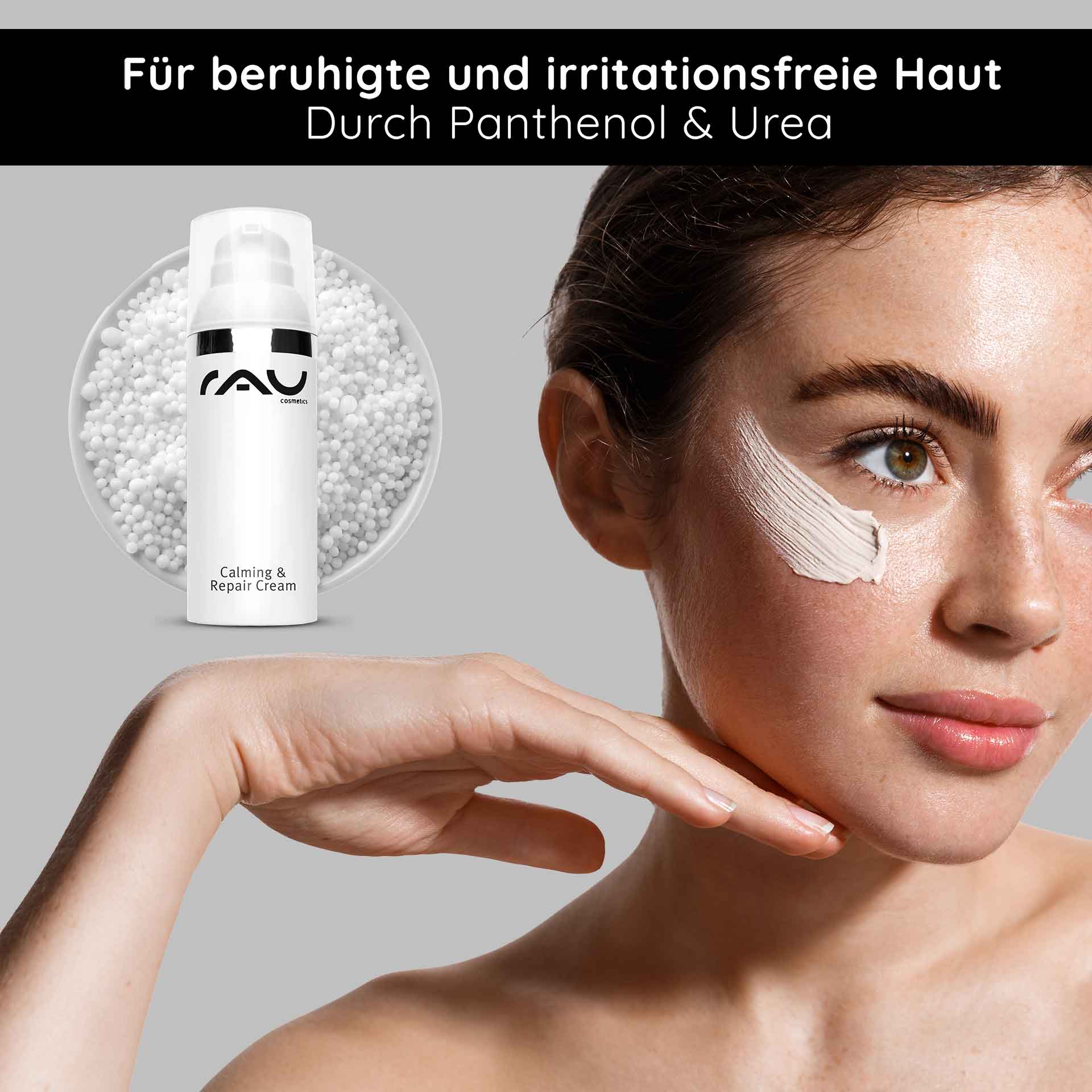 镇静修复霜 50 毫升 镇静肌肤 Frau mit beruhigter Haut, aufgetragen mit RAU Calming & Repair Cream, umgeben von Pflegeperlen, betont die beruhigende Wirkung von Panthenol und Urea.