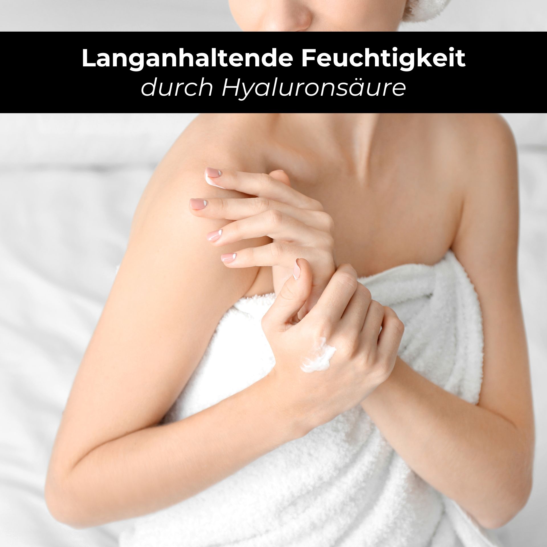 RAU Eternal Moist 潤膚露 500 ml - 密集保濕,柔軟肌膚  Langanhaltende Feuchtigkeit durch Hyaluronsäure, Frau mit Handcreme auf der Haut, Pflege für trockene Haut, RAU Eternal Moist Body Lotion, intensive Hydratation.