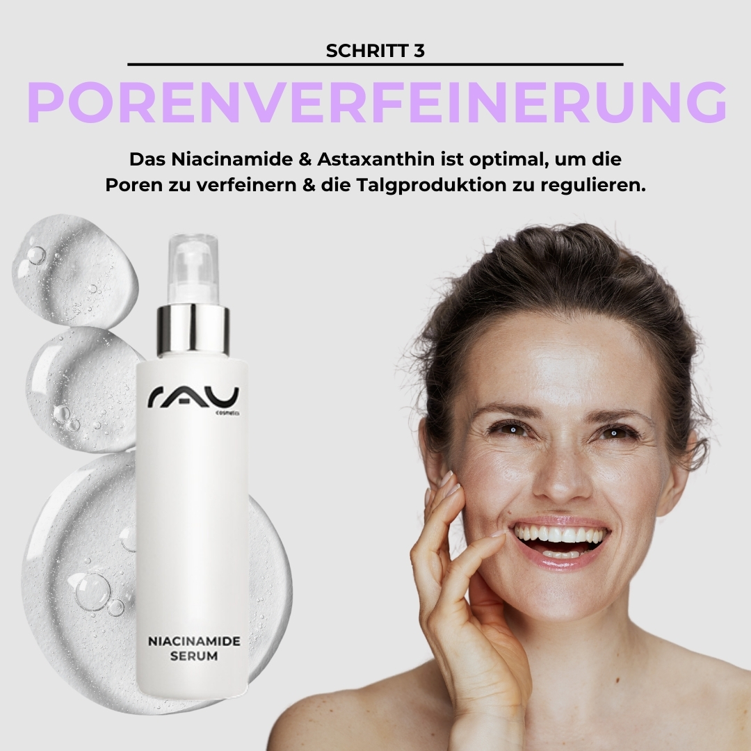 油性皮肤的高级护理程序 Frau mit strahlendem Lächeln und Niacinamide Serum von RAU Cosmetics, umgeben von Wasserblasen, Schritt 3 der Pflege für fettige Haut zur Porenverfeinerung.
