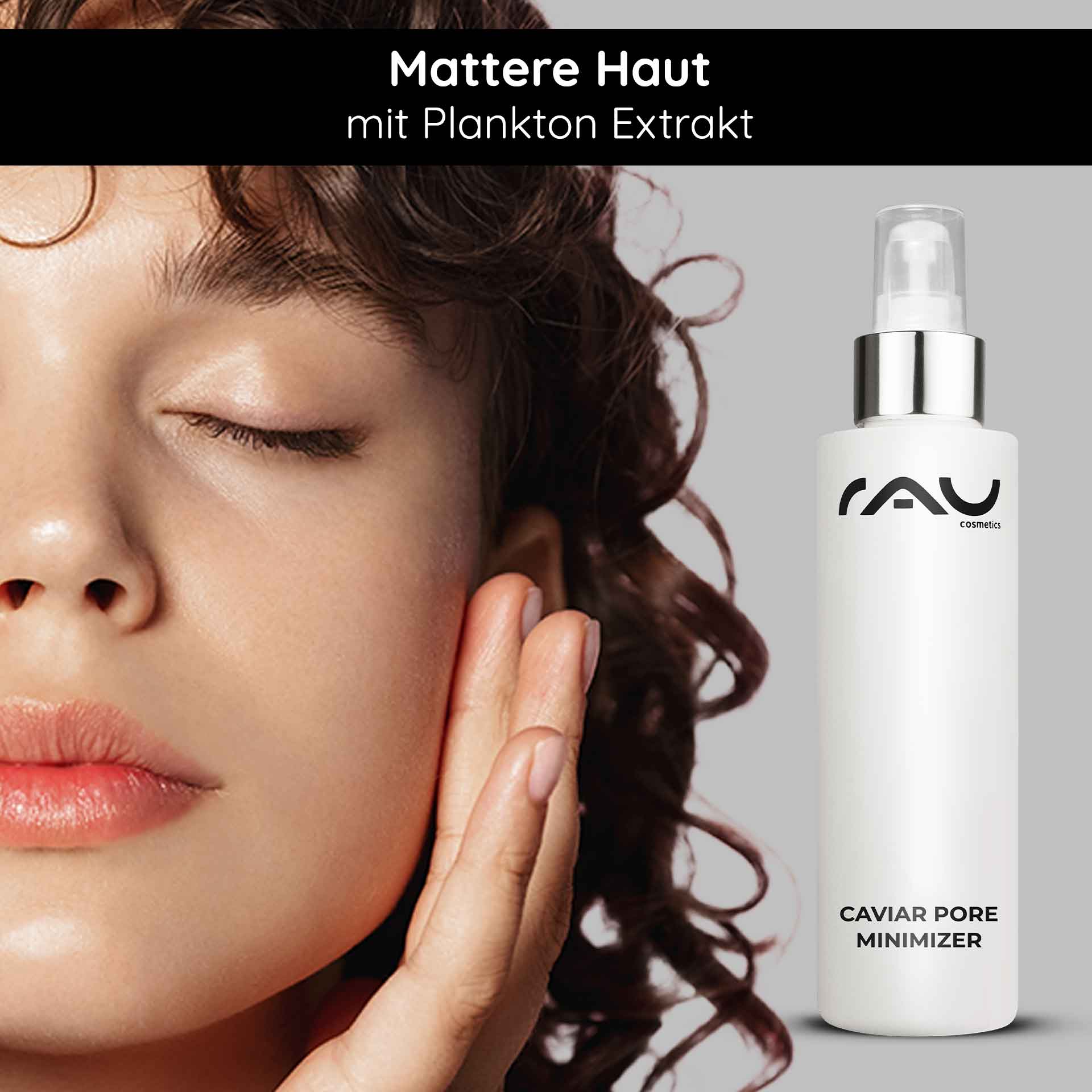 鱼子精华毛孔收缩精华液 100 毫升,含浮游生物提取物 Frau mit geschlossenen Augen, die sanft ihr Gesicht berührt, neben einer Flasche Caviar Pore Minimizer Serum von RAU Cosmetics, betont matte Haut und Plankton Extrakt.