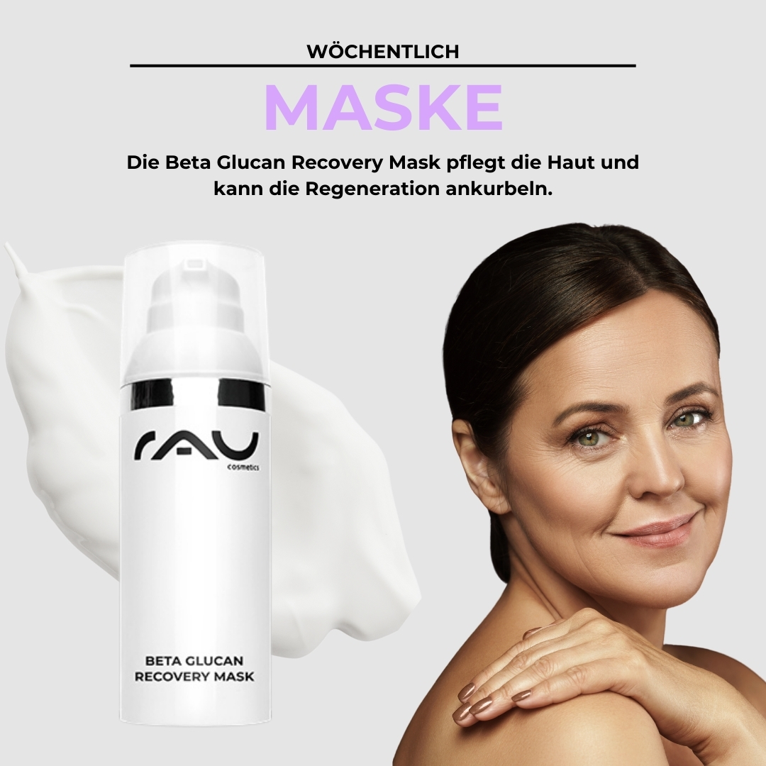 成熟肌肤的专业护理程序 Frau mit reifer Haut lächelt neben der RAU Beta Glucan Recovery Mask, die in einem eleganten Flakon präsentiert wird, unterstrichen von einem sanften, cremigen Hintergrund.
